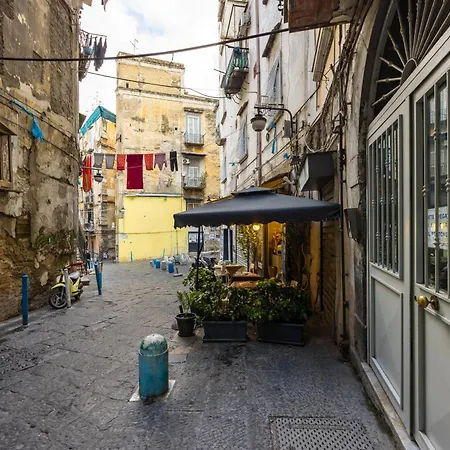 A Due Passi - Spagnoli * Naples